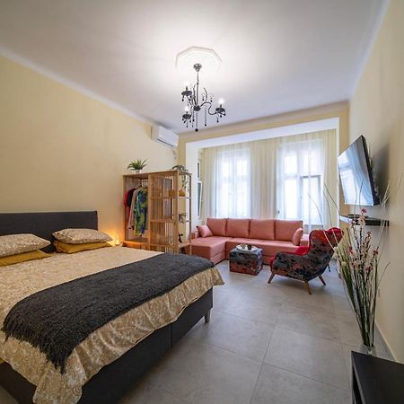 Sunlit Artist Studio Apartment Белград Екстериор снимка