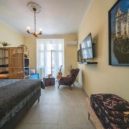 Sunlit Artist Studio Apartment Белград Екстериор снимка