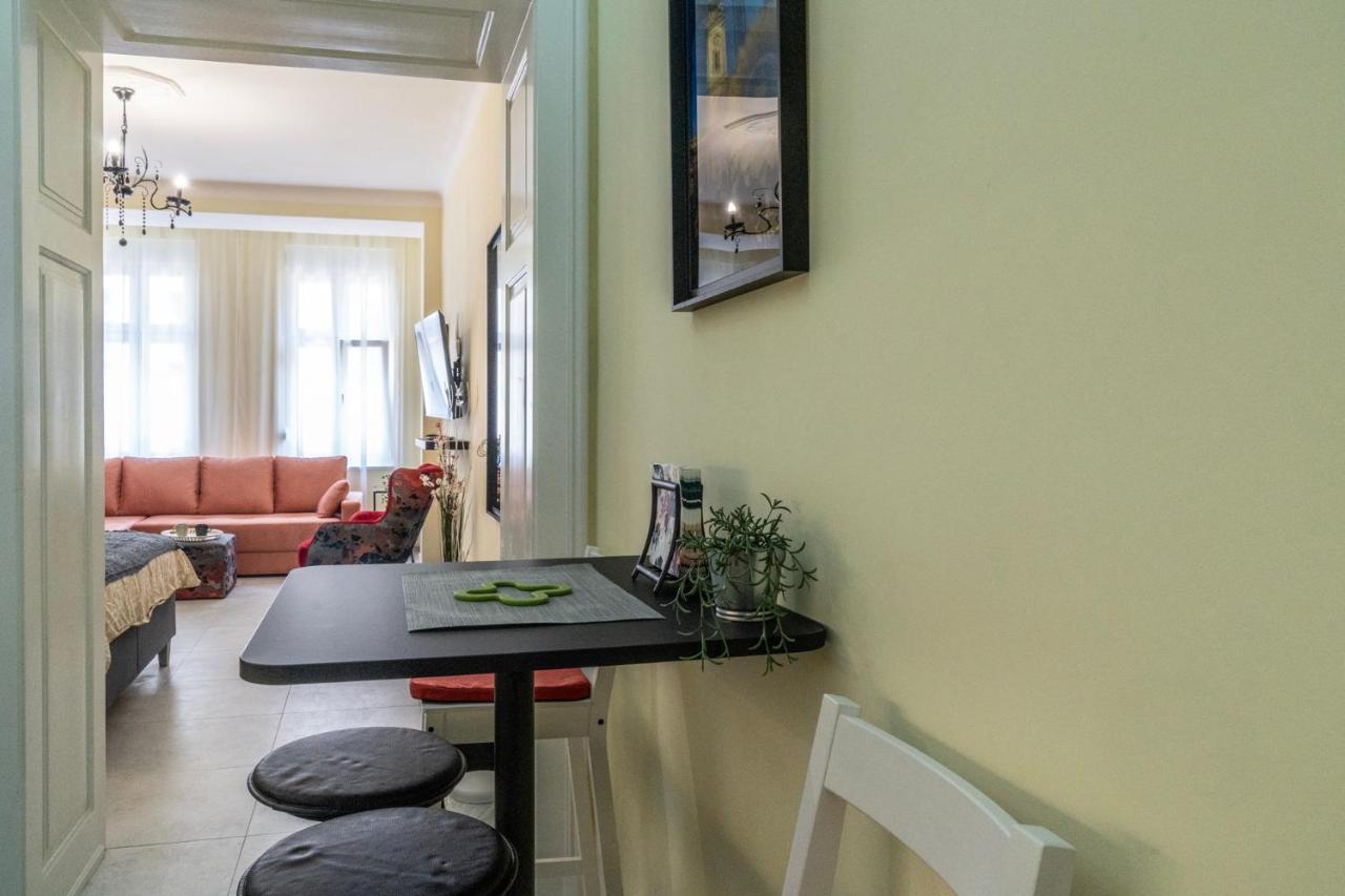 Sunlit Artist Studio Apartment Белград Екстериор снимка