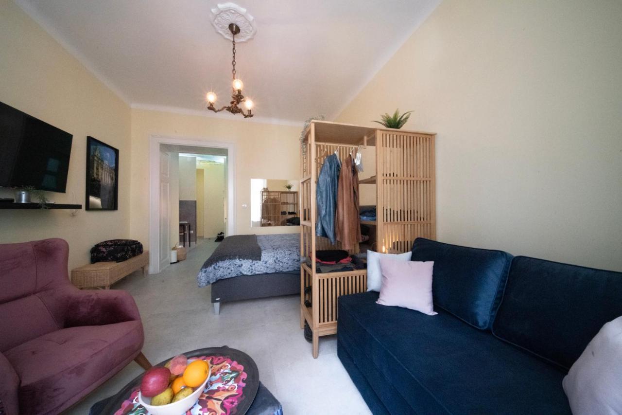 Sunlit Artist Studio Apartment Белград Екстериор снимка
